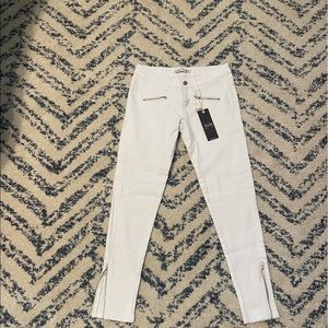 White skinny cropped jeans